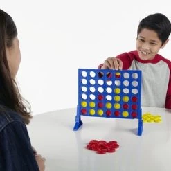 Hasbro Gaming 4 Op 'n Rij - Franstalig Bordspel 11 Hasbro Gaming 4 Op 'n Rij - Franstalig Bordspel -kinderspellen Winkel 550x364 11