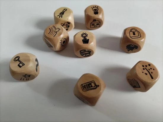 Merkloos Verhaaldobbelstenen - 9 Houten Dobbelstenen Met Plaatjes - Inclusief Handig Opbergzakje - Stimuleert De Taalontwikkeling - Woordenschat - Spelvorm - Voor Kinderen - Educatief Materiaal - Voor Zowel Op School Als Thuis 1 Merkloos Verhaaldobbelstenen - 9 Houten Dobbelstenen Met Plaatjes - Inclusief Handig Opbergzakje - Stimuleert De Taalontwikkeling - Woordenschat - Spelvorm - Voor Kinderen - Educatief Materiaal - Voor Zowel Op School Als Thuis