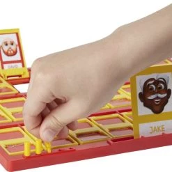 Hasbro Gaming Wie Is Het - Bordspel (Franstalig) 23 Hasbro Gaming Wie Is Het - Bordspel (Franstalig) -kinderspellen Winkel 550x508 1