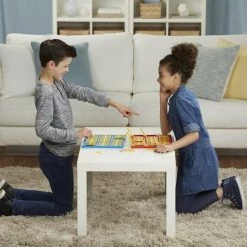 Hasbro Gaming Wie Is Het - Bordspel (Franstalig) 22 Hasbro Gaming Wie Is Het - Bordspel (Franstalig) -kinderspellen Winkel 550x550 190