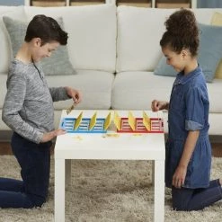 Hasbro Gaming Wie Is Het - Bordspel (Franstalig) 29 Hasbro Gaming Wie Is Het - Bordspel (Franstalig) -kinderspellen Winkel 550x550 194