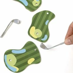 Kikkerland Golf In A Tin - Mini Golf Spel - Reisspel - Inclusief Meeneem Blikje 13 Kikkerland Golf In A Tin - Mini Golf Spel - Reisspel - Inclusief Meeneem Blikje -kinderspellen Winkel 550x574 3